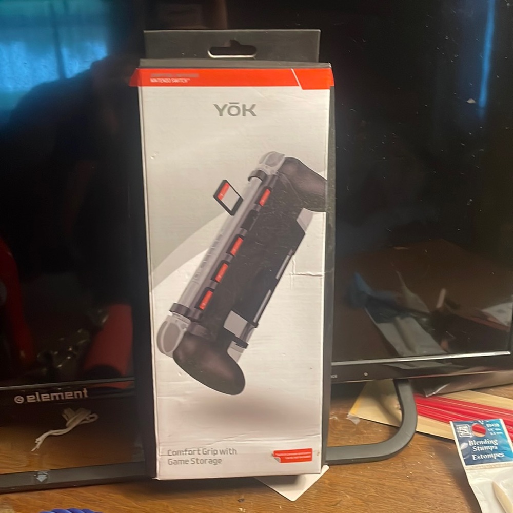 Nintendo switch grip/game holder